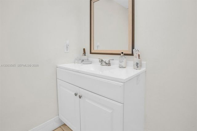 7481 NW 11th Pl, Plantation, FL 33313