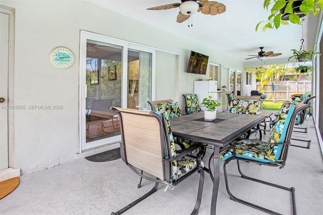 7481 NW 11th Pl, Plantation, FL 33313