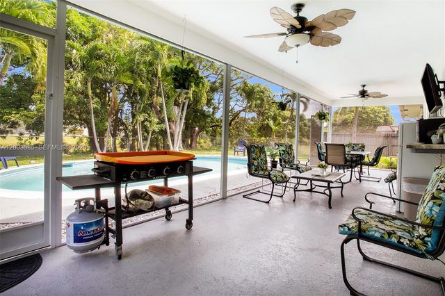 7481 NW 11th Pl, Plantation, FL 33313