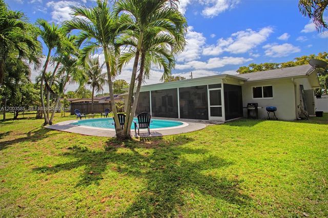 7481 NW 11th Pl, Plantation, FL 33313