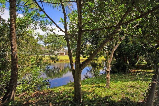 7481 NW 11th Pl, Plantation, FL 33313