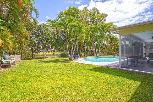 7481 NW 11th Pl, Plantation, FL 33313