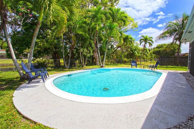 7481 NW 11th Pl, Plantation, FL 33313