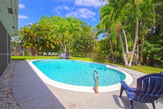 7481 NW 11th Pl, Plantation, FL 33313