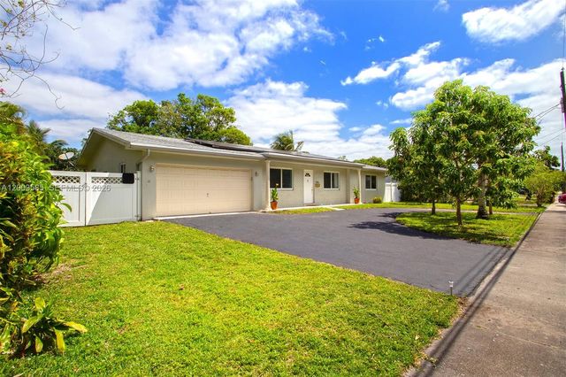 7481 NW 11th Pl, Plantation, FL 33313