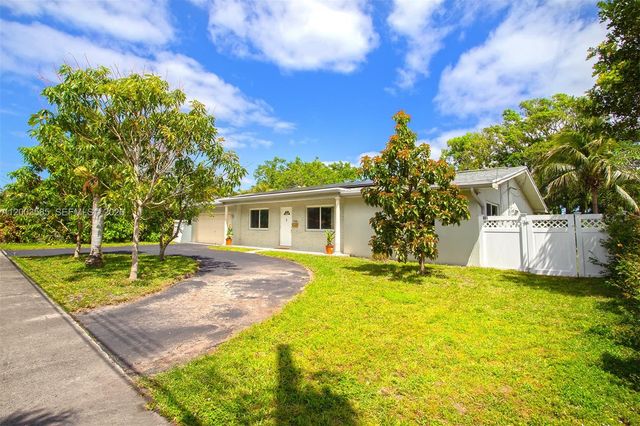 7481 NW 11th Pl, Plantation, FL 33313