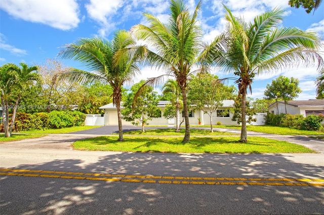 7481 NW 11th Pl, Plantation, FL 33313