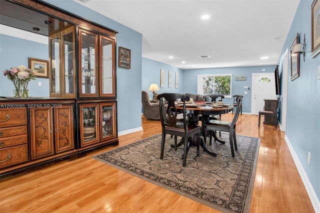 7481 NW 11th Pl, Plantation, FL 33313