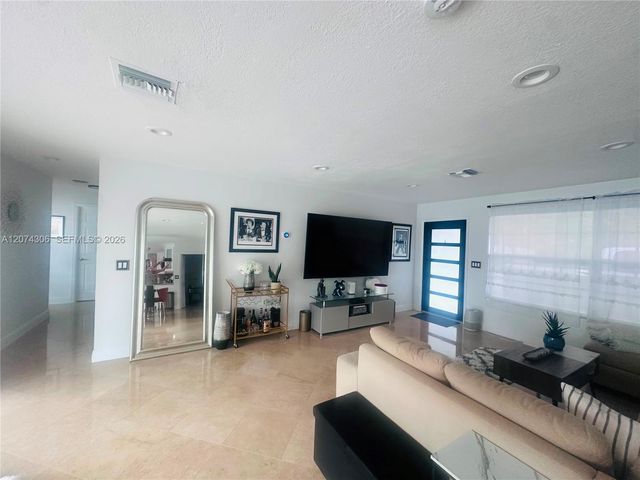 1640 NE 59th Place, Fort Lauderdale, FL 33334