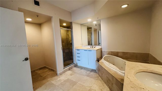 15051 Royal Oaks Ln 2302, North Miami, FL 33181
