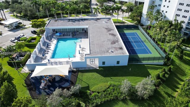 15051 Royal Oaks Ln 2302, North Miami, FL 33181