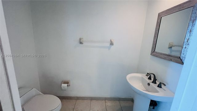 15051 Royal Oaks Ln 2302, North Miami, FL 33181