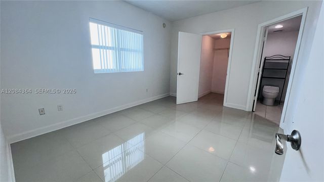 15051 Royal Oaks Ln 2302, North Miami, FL 33181