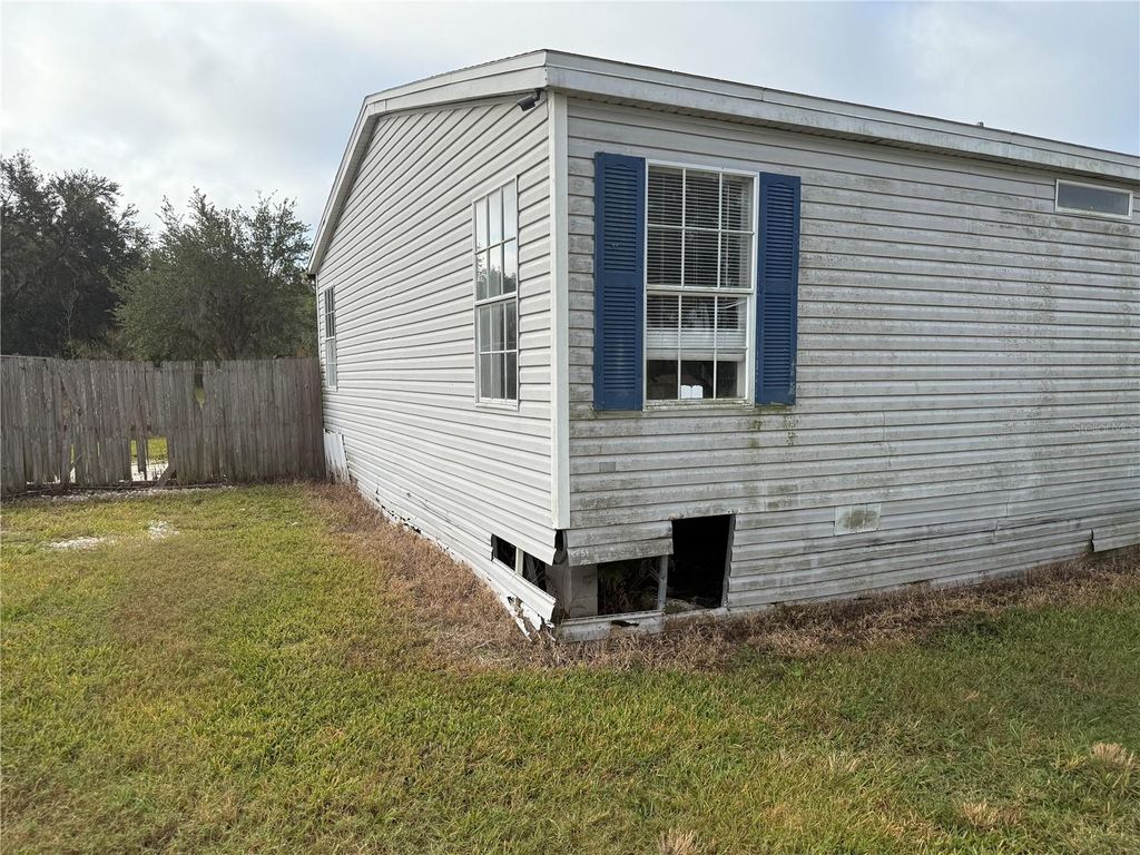 Image 4 of property listing at 4452 ROUNDUP DRIVE, Polk City, FL 33868