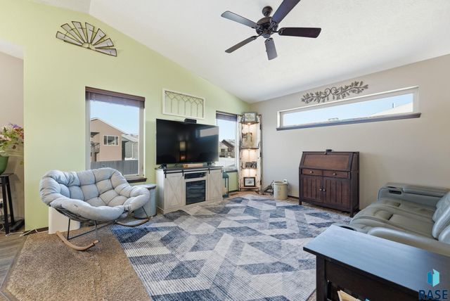 9101 W Broek Dr Drive, Sioux Falls, SD 57106