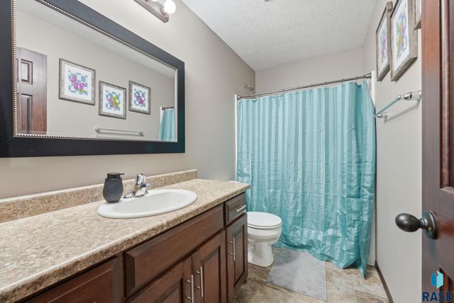 9101 W Broek Dr Drive, Sioux Falls, SD 57106