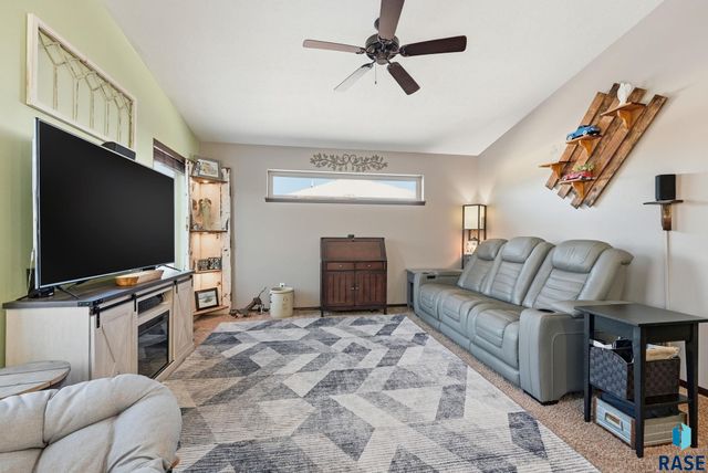 9101 W Broek Dr Drive, Sioux Falls, SD 57106