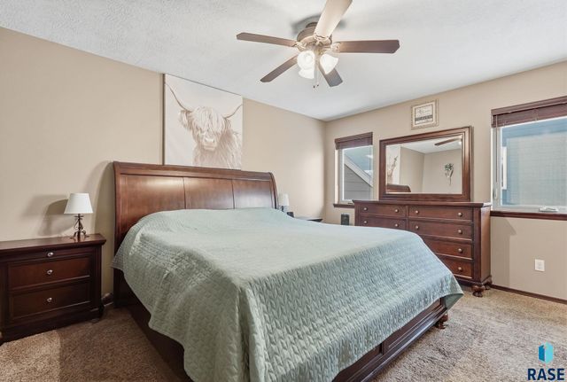 9101 W Broek Dr Drive, Sioux Falls, SD 57106