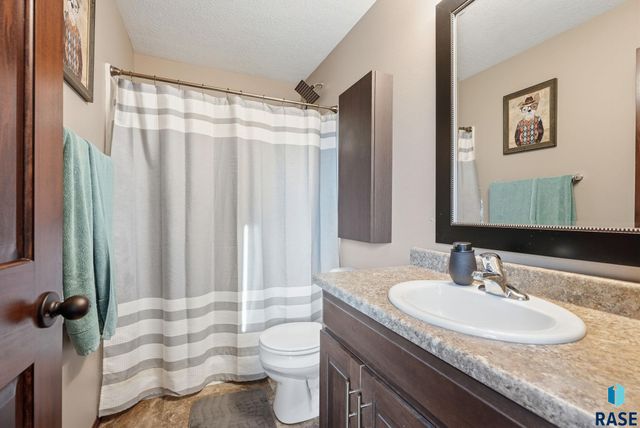 9101 W Broek Dr Drive, Sioux Falls, SD 57106