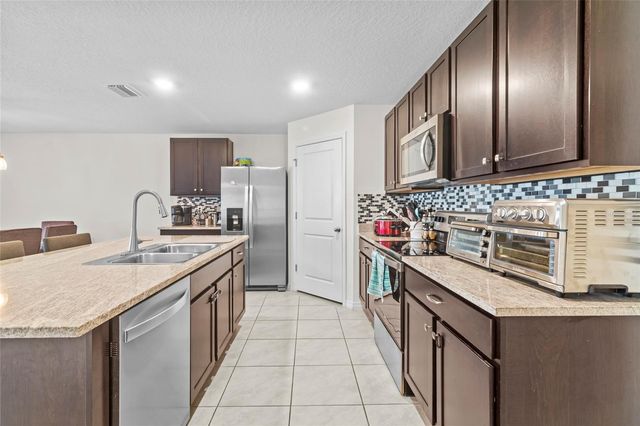 38386 SONNET LANDING AVENUE, Zephyrhills, FL 33540