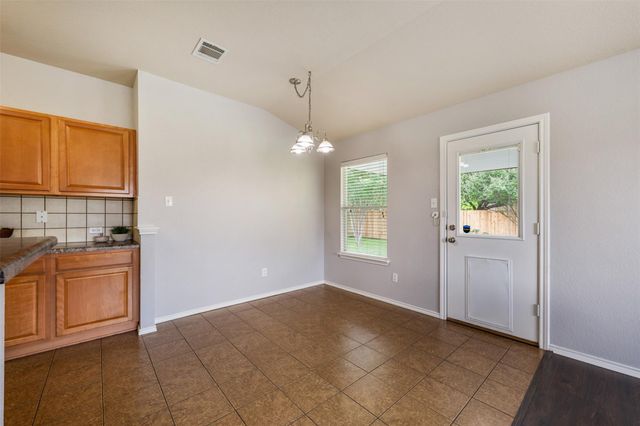 102 Anderson ST, Hutto, TX 78634