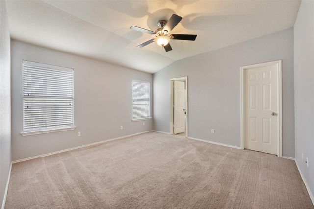 102 Anderson ST, Hutto, TX 78634