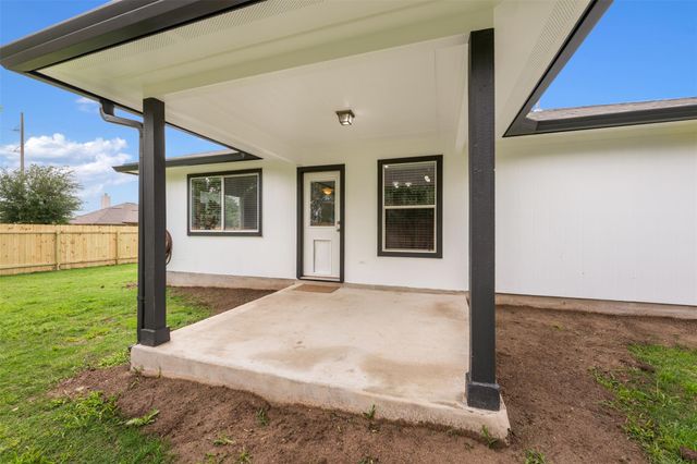 102 Anderson ST, Hutto, TX 78634