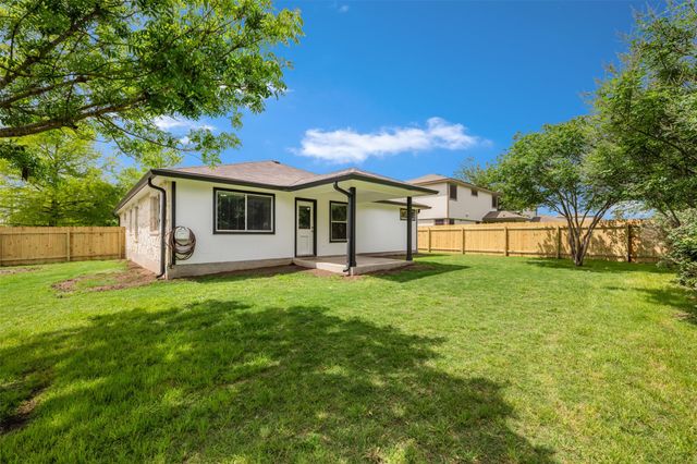 102 Anderson ST, Hutto, TX 78634