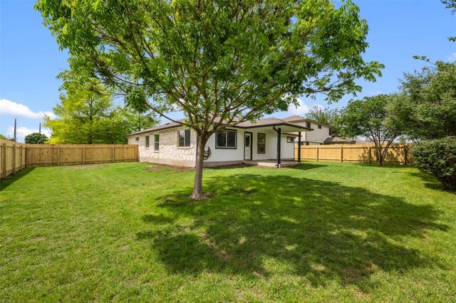 102 Anderson ST, Hutto, TX 78634