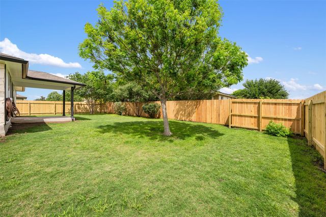 102 Anderson ST, Hutto, TX 78634