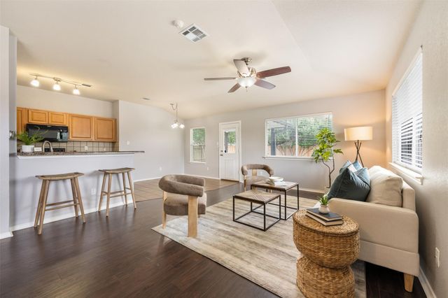 102 Anderson ST, Hutto, TX 78634