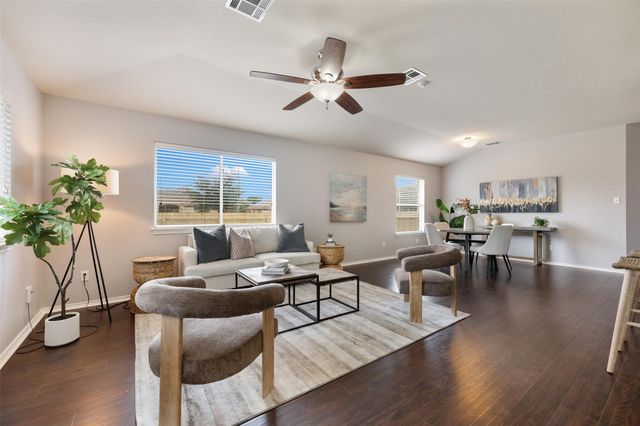 102 Anderson ST, Hutto, TX 78634