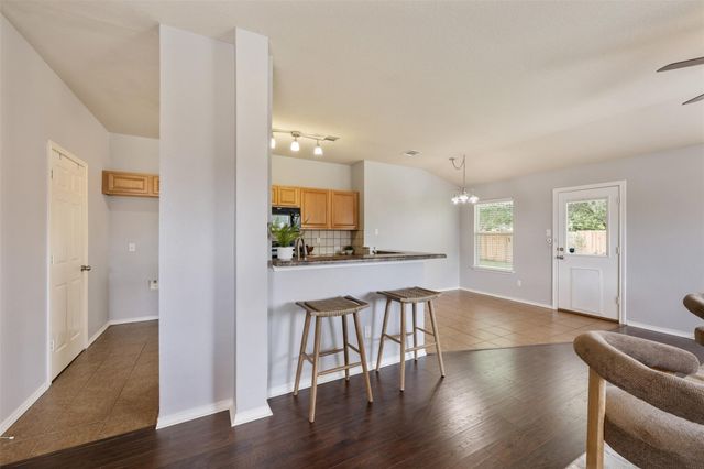 102 Anderson ST, Hutto, TX 78634