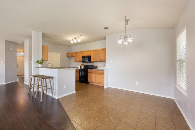 102 Anderson ST, Hutto, TX 78634