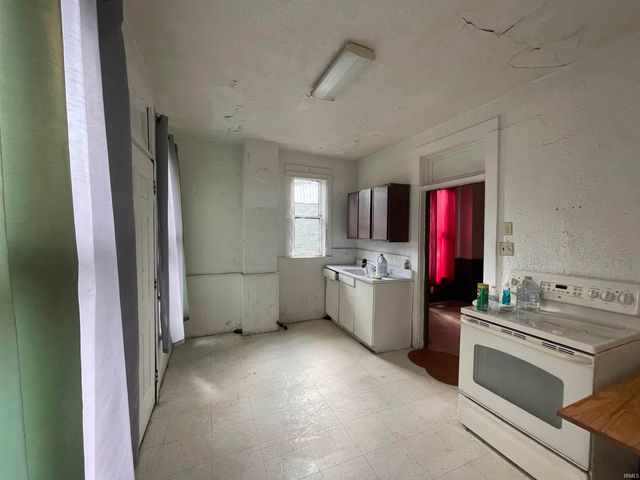 1018 Van Buren Street, Fort Wayne, IN 46802