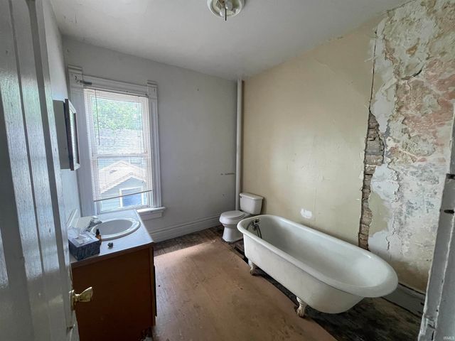 1018 Van Buren Street, Fort Wayne, IN 46802