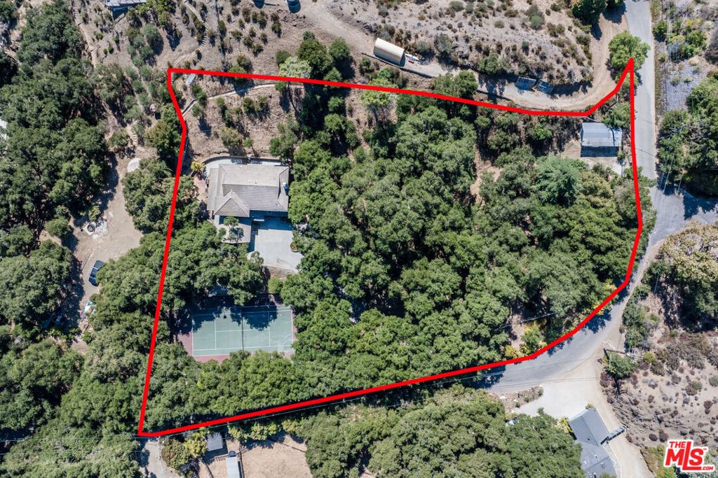 Image 16 of property listing at 730 Crater Camp Drive, Calabasas, CA 91302
