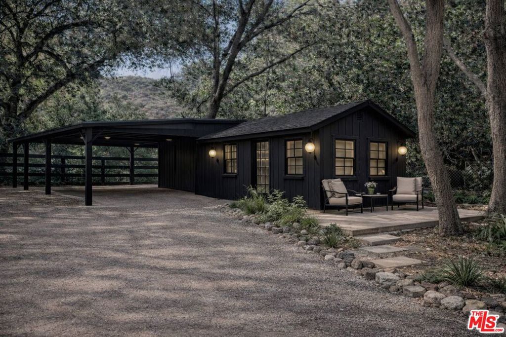 Image 5 of property listing at 730 Crater Camp Drive, Calabasas, CA 91302