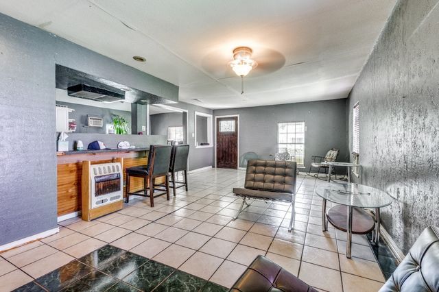 2435 Sharon Street, Dallas, TX 75211