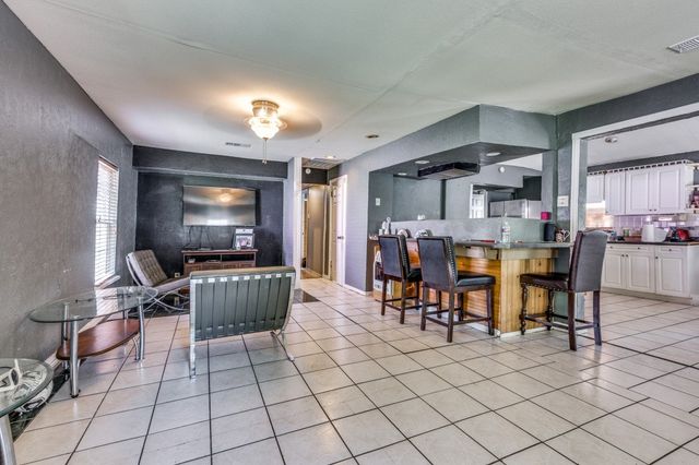 2435 Sharon Street, Dallas, TX 75211