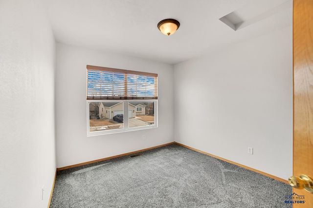 4633 THREE RIVERS DR, Rapid City, SD 57701