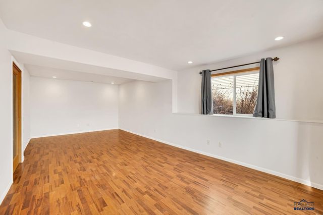 4633 THREE RIVERS DR, Rapid City, SD 57701