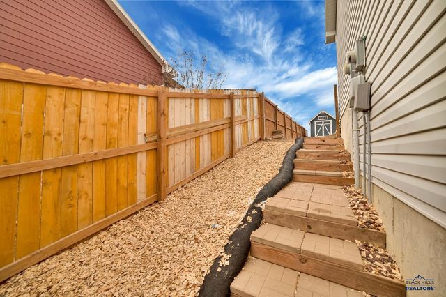 4633 THREE RIVERS DR, Rapid City, SD 57701