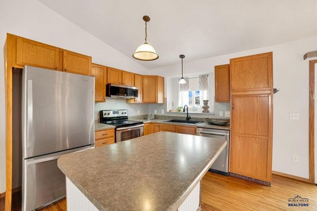 4633 THREE RIVERS DR, Rapid City, SD 57701