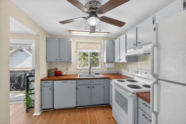 4950 Amberwood Lane, North Charleston, SC 29418