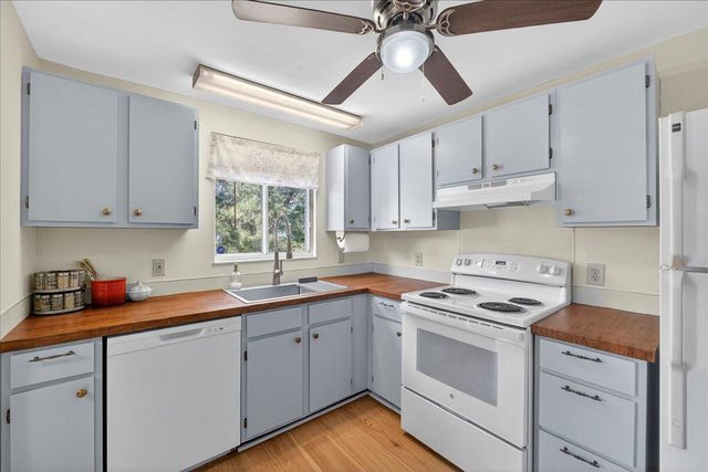 4950 Amberwood Lane, North Charleston, SC 29418