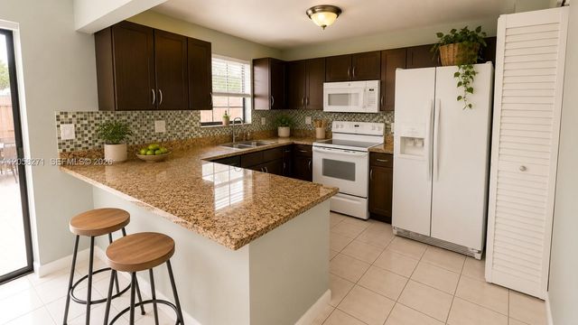 10900 NW 7th St 101, Miami, FL 33172