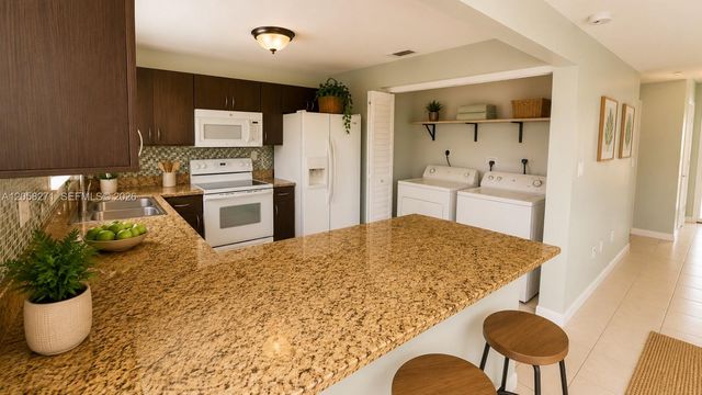 10900 NW 7th St 101, Miami, FL 33172