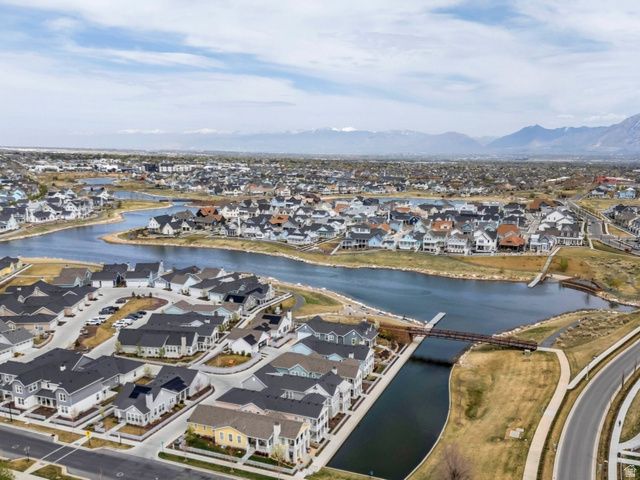 10646 S CAVE RUN LN, South Jordan, UT 84009