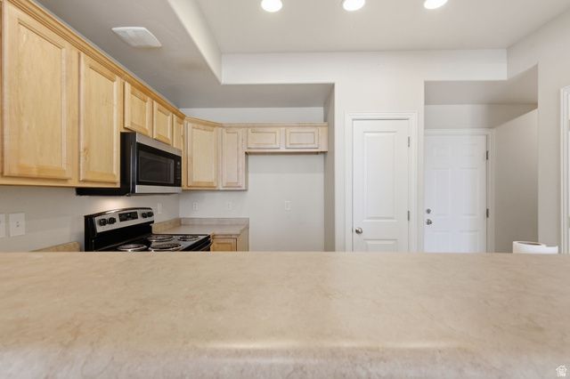 10646 S CAVE RUN LN, South Jordan, UT 84009